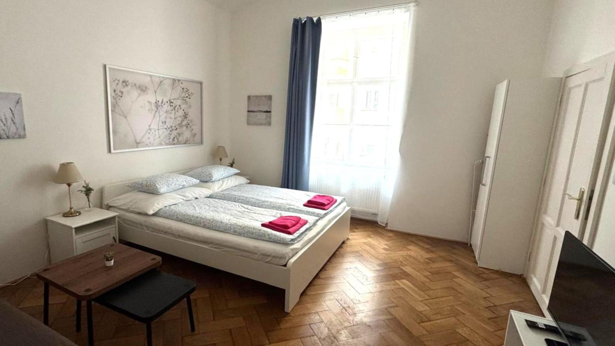 Side Street Apartments Praga Habitación foto