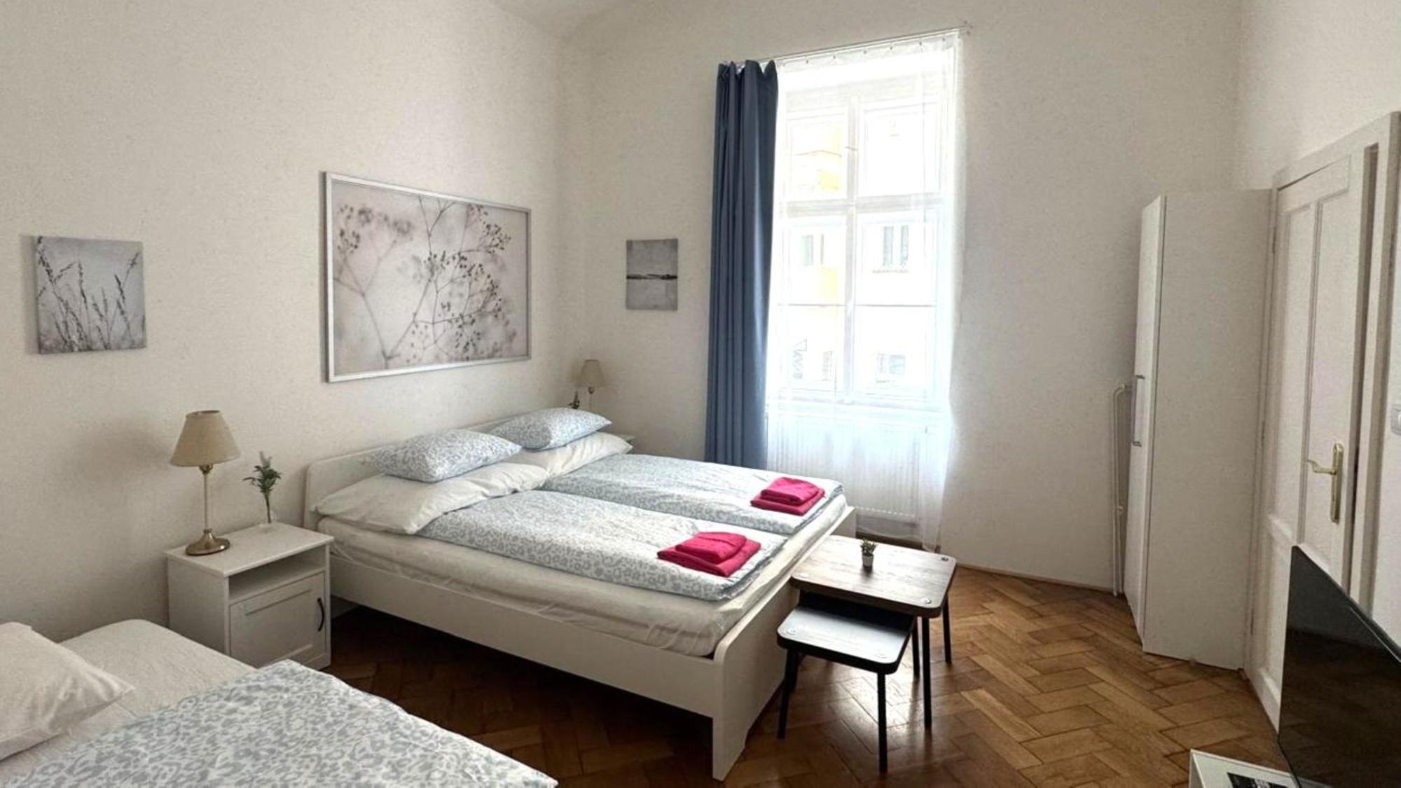 Side Street Apartments Praga Habitación foto